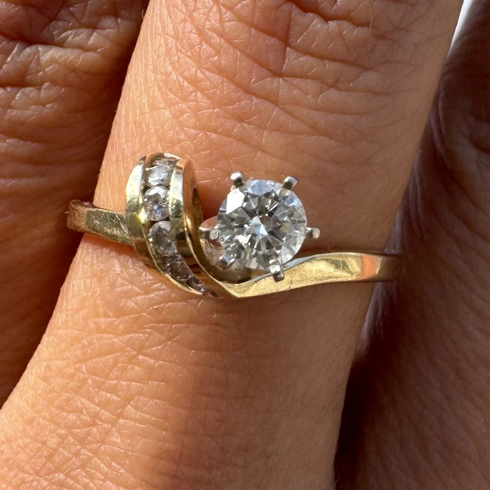 Vintage Estate 14k Gold & Natural Diamond Solitaire Ring